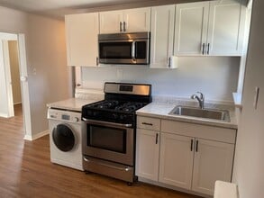 Building Photo - Aston 2 bed 1 bath apartment