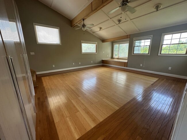 Building Photo - 440 Aurora Ln