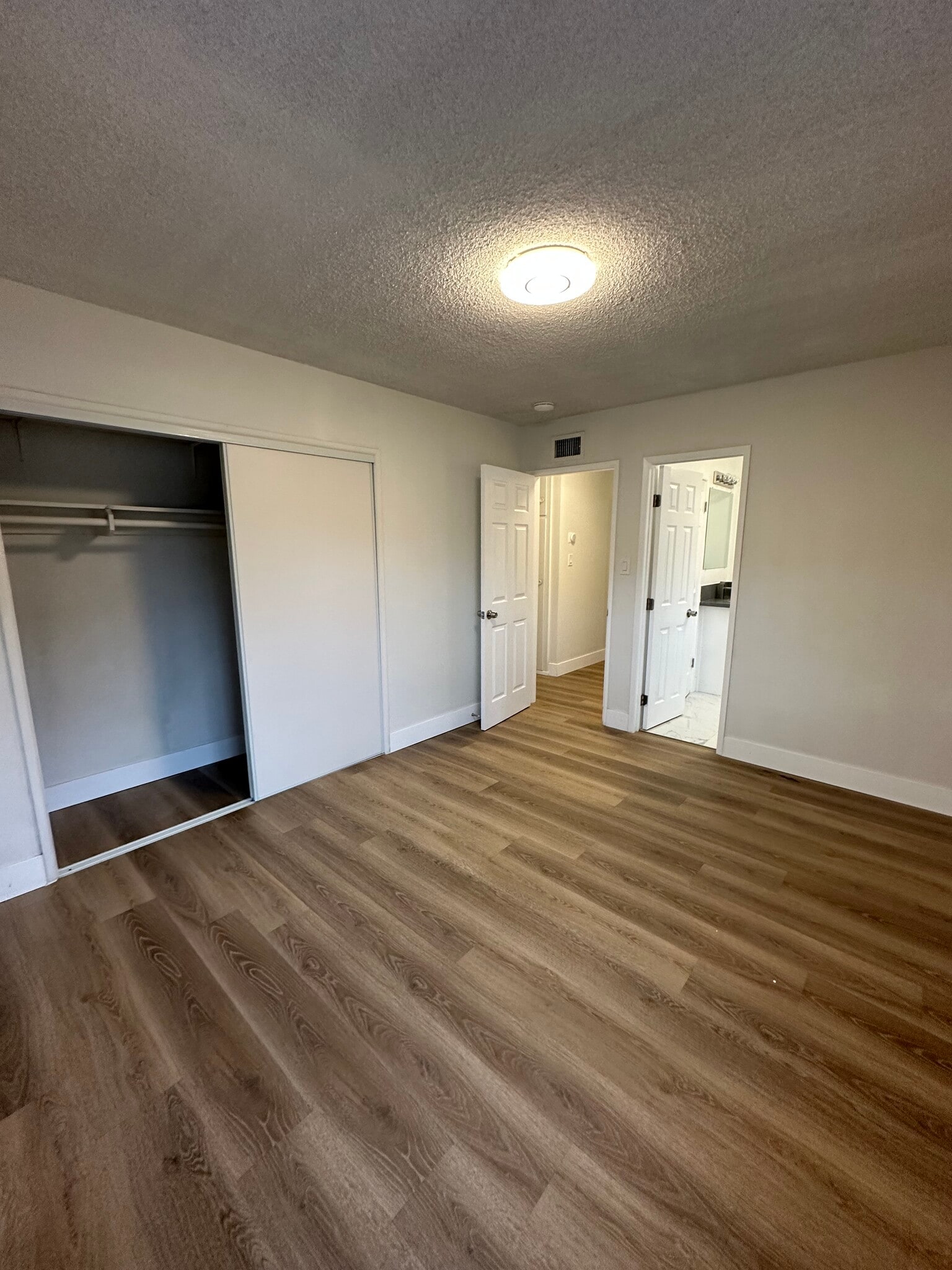 Building Photo - 556 Myrtle Ave