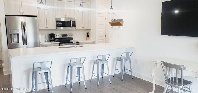 Building Photo - 933 Paddleboard Ct