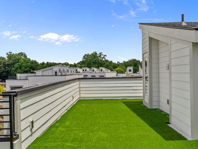 Building Photo - Townhome in West End with Rooftop Terrace ...