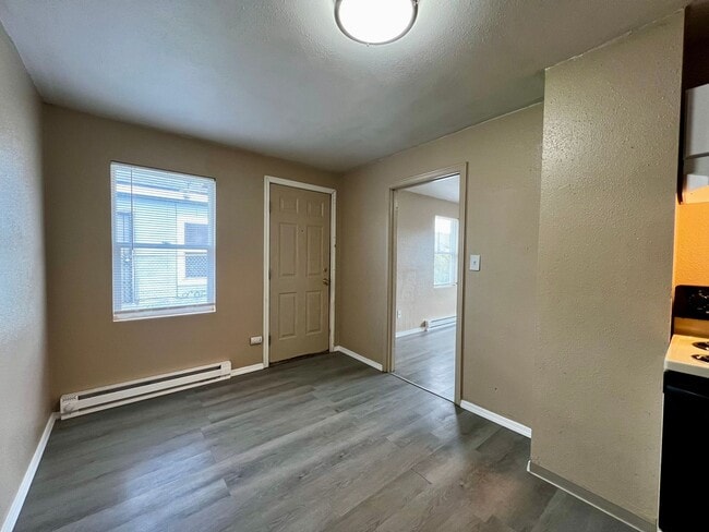 Building Photo - C914