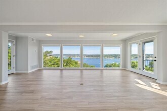 Building Photo - 721 Mariner