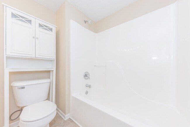 Building Photo - 1324 Heatherwood Ln