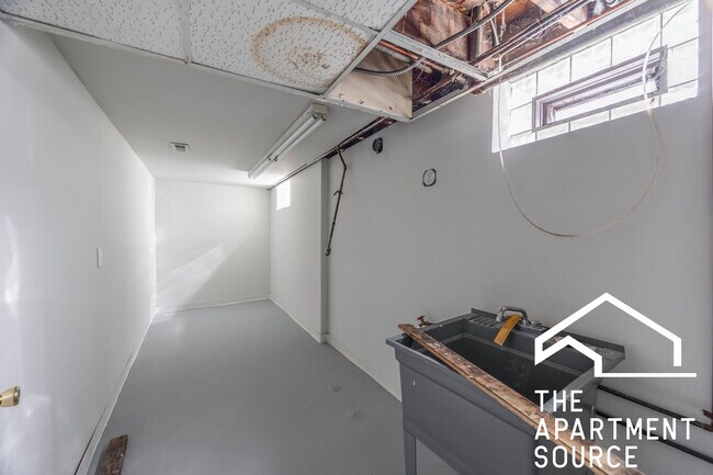 Building Photo - 1749 E 71st Pl