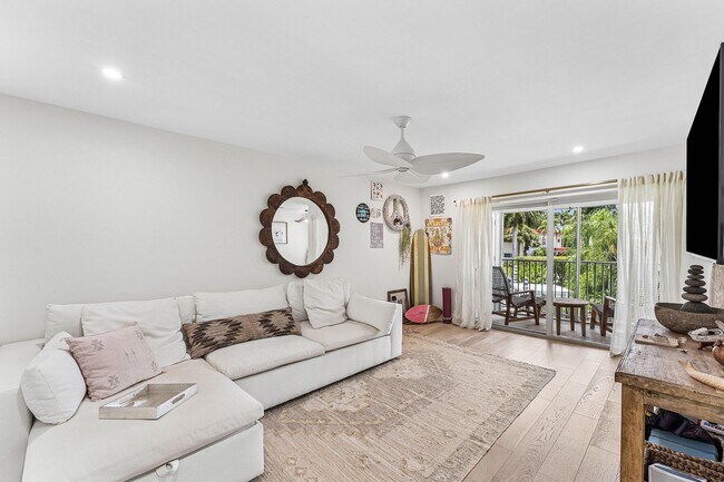 Building Photo - 207 Tropic Isle Dr