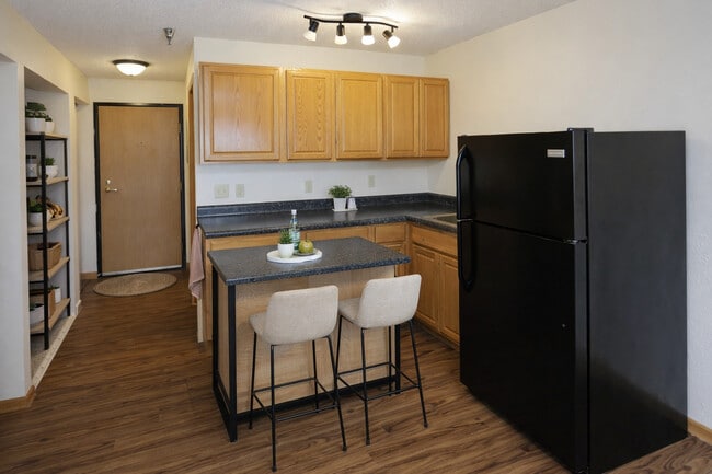 Building Photo - GLEN PLACE APARTMENTS