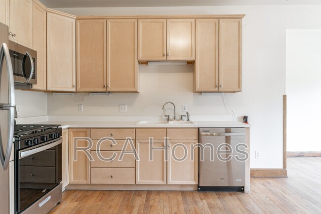 Building Photo - 243 E 11th St