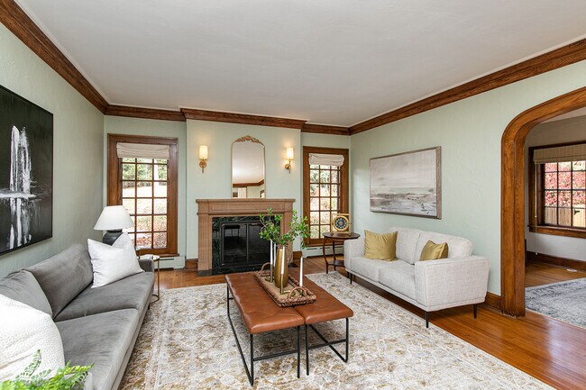 Living Room - 5505 Waterbury Rd