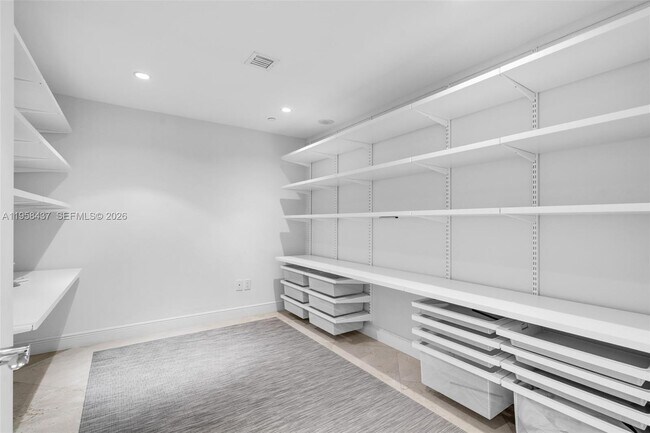 Building Photo - 785 Crandon Blvd