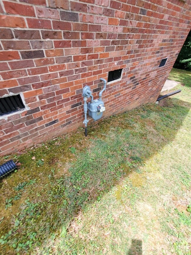 Building Photo - 1122 Rolling Ln