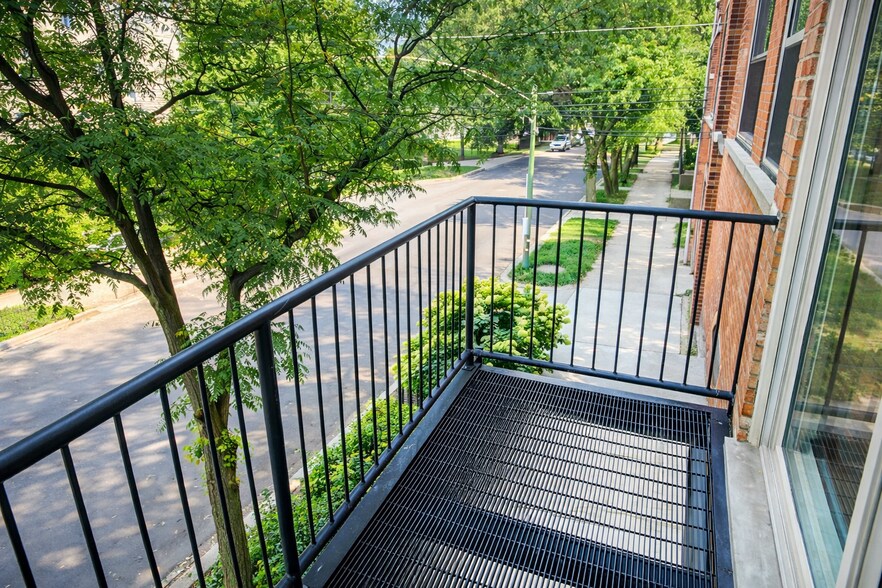 Building Photo - 2375 W Montana St