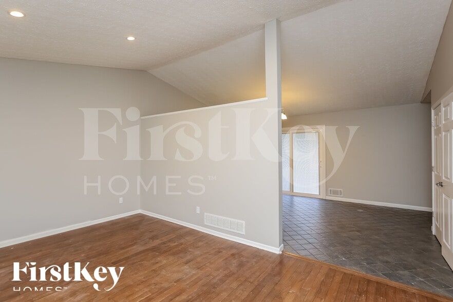 Building Photo - 432 Shady Ln Cir