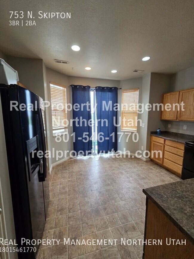 Building Photo - 753 N. Skipton-