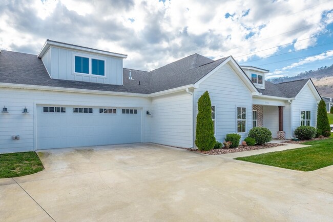 Building Photo - 3306 Stonecreek Dr