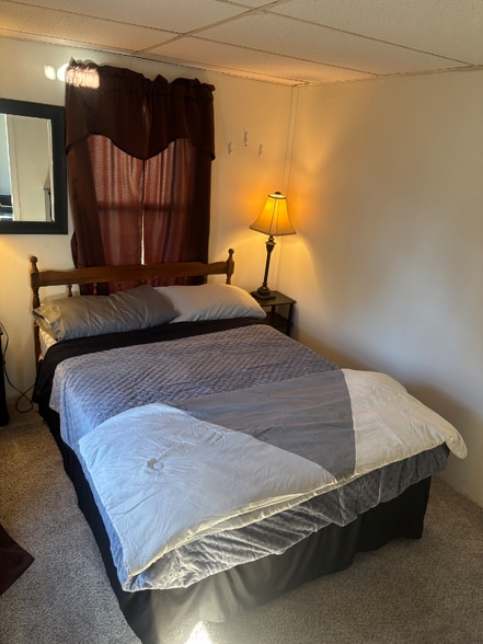 Building Photo - 277 Center St