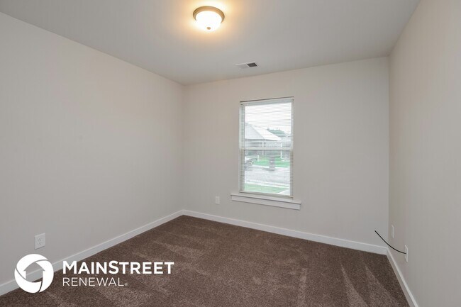 Building Photo - 865 Maple Trce