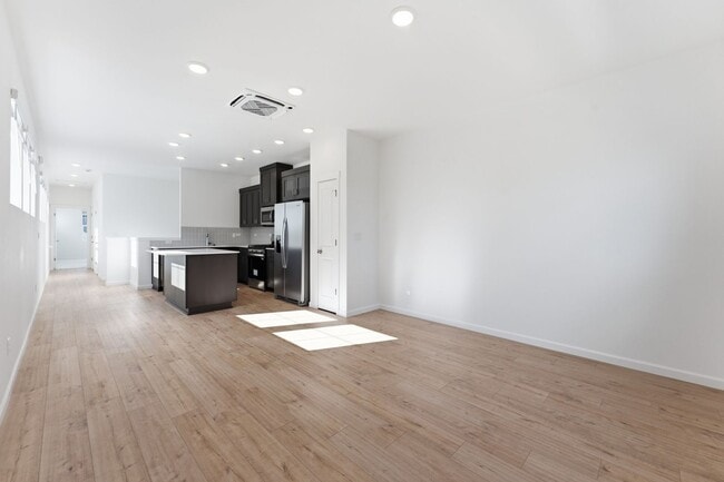 Building Photo - Modern Retreat in Reed’s Crossing