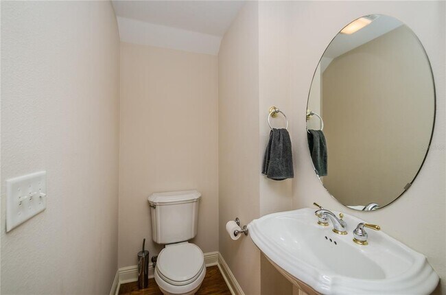 Building Photo - 924 Hemingway Cir