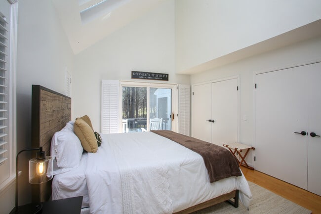 Building Photo - 23 Cross Rd