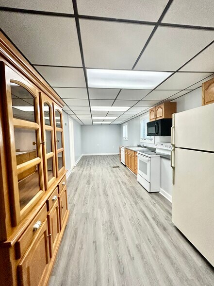 Building Photo - 353 Cabot St