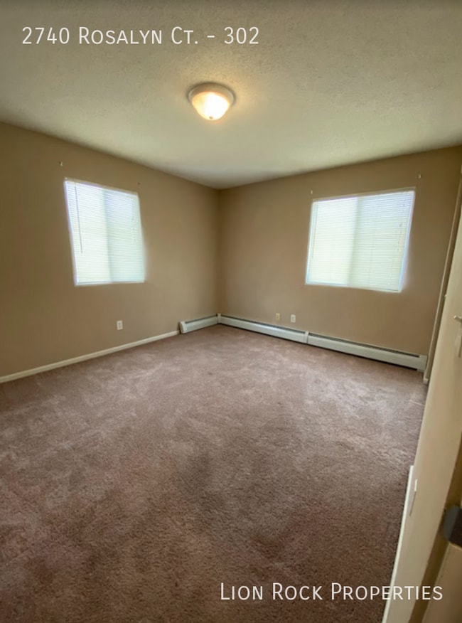 Building Photo - 2740 Rosalyn Ct