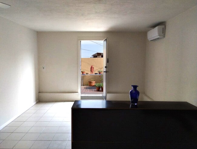 Building Photo - 810 Porter St