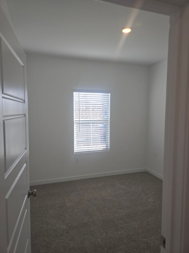 Building Photo - 2632 W Cambridge St