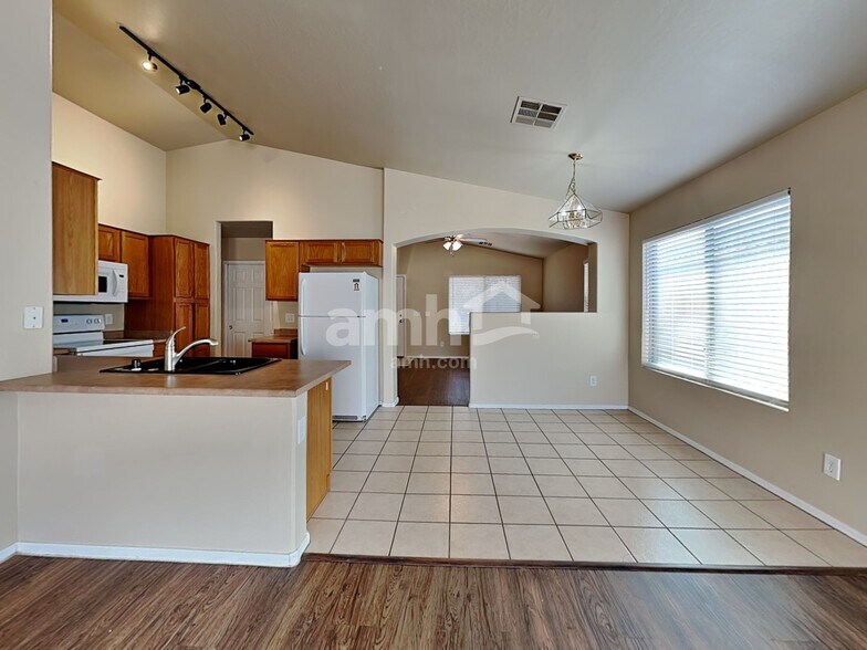 Building Photo - 16660 W Cottonwood St