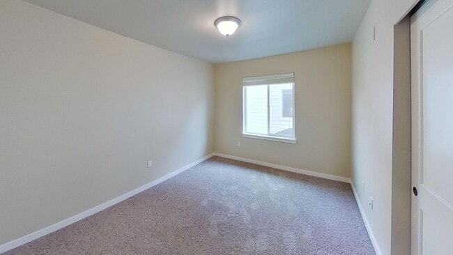 Building Photo - Beautiful 3-Bedroom Townhome w/ 2-Car Gara...