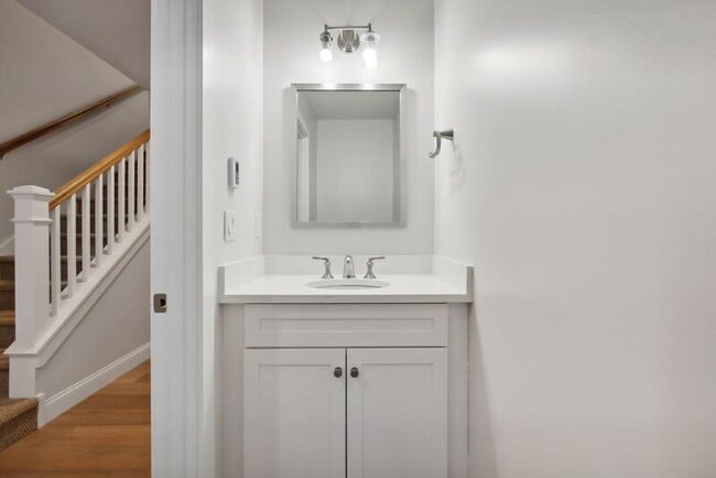 Building Photo - 24 Foliage Way