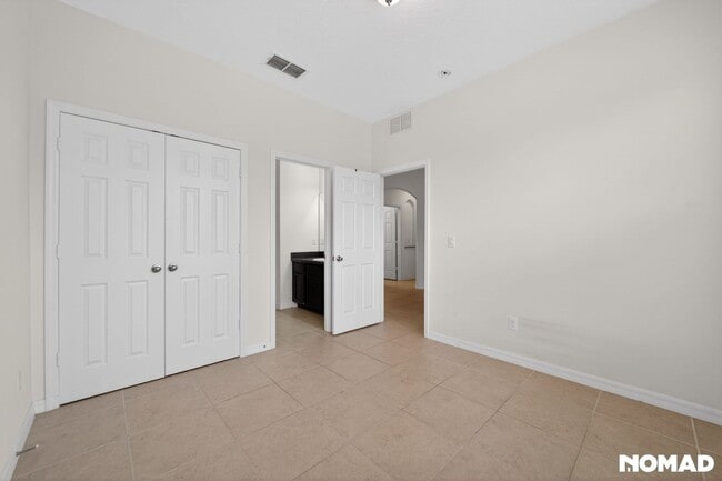 Building Photo - Spacious 4BR House in Orlando