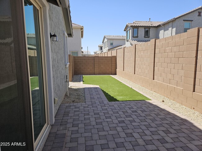 Building Photo - 14224 W Hackamore Dr