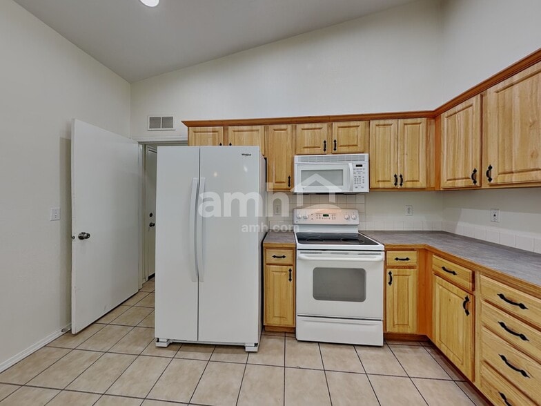 Building Photo - 3008 Woodbridge St