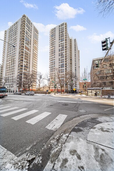 Building Photo - 1460 N Sandburg Ter