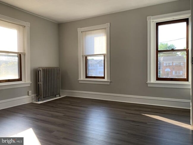 Building Photo - 512 3rd St