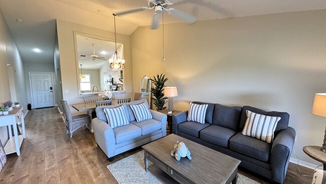 Building Photo - Furnished Short Term Rental