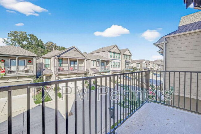 Building Photo - 10949 Cannes Memorial Dr