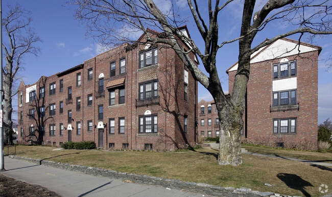 Building Photo - 490 Angell St