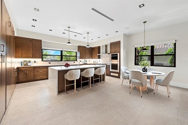Building Photo - 461 Poinciana Dr