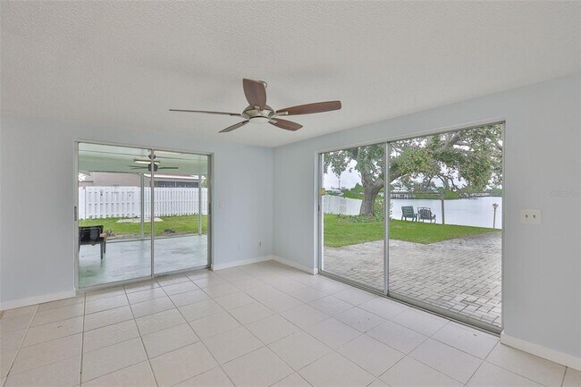 Building Photo - 423 Flamingo Dr