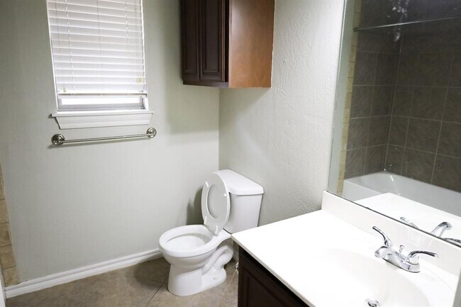 Building Photo - 2704 NE 129th St