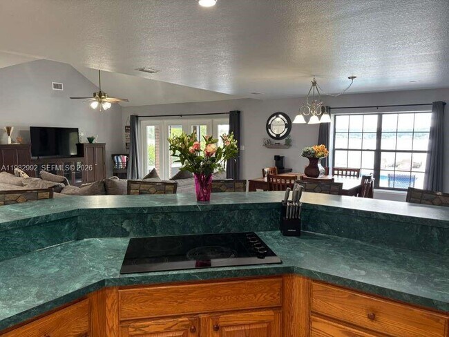 Building Photo - 3116 Tanglewylde Ave