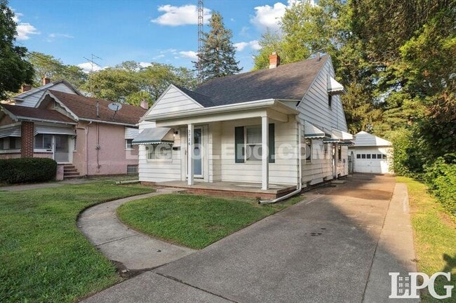 Building Photo - 3714 Wallwerth Dr