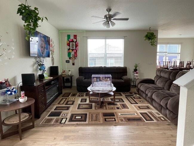Building Photo - 45821 Red Tail Dr