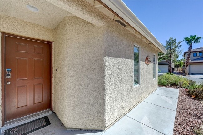 Building Photo - 2586 Begonia Valley Ave