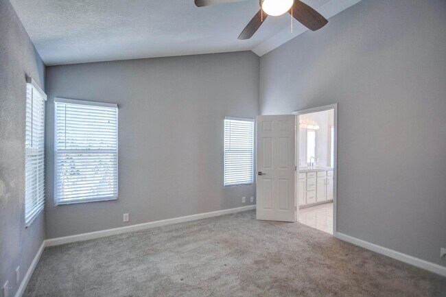 Building Photo - Offering 3 spacious bedrooms, 2.5 baths, l...