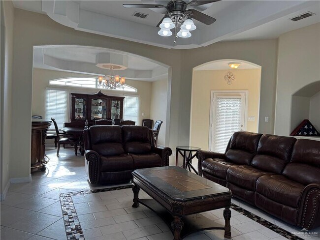 Building Photo - 25 Rhett Dr