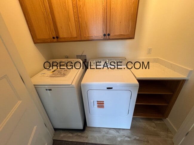 Building Photo - Brand New 3-Bed, 2.5-Bath Townhouse in Coburg