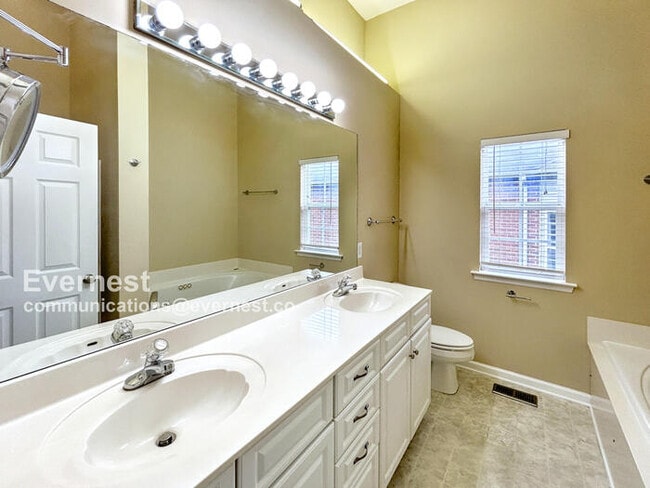 Building Photo - 6752 Sugar Hill Dr